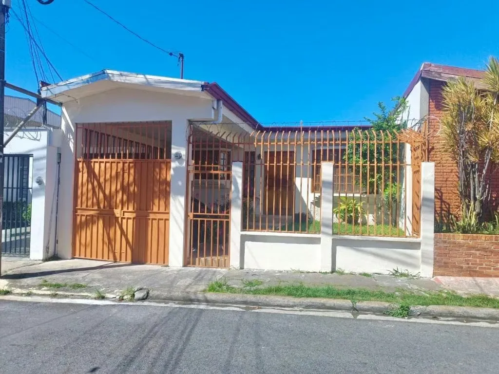 CASA EN VENTA EN TIBAS, SAN JUAN | 3 HAB, PATIO AMPLIO, BODEGA Y OPCION DE SEGUNDA PLANTA