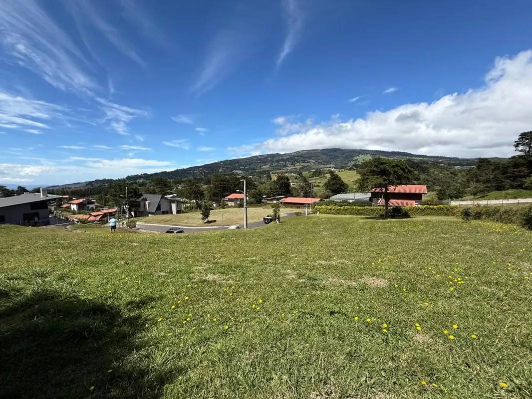 EN VENTA - LOTE CON LAS MEJORES VISTAS PANORAMICAS  - CONDOMINIO EL RETIRO – FRAIJANES