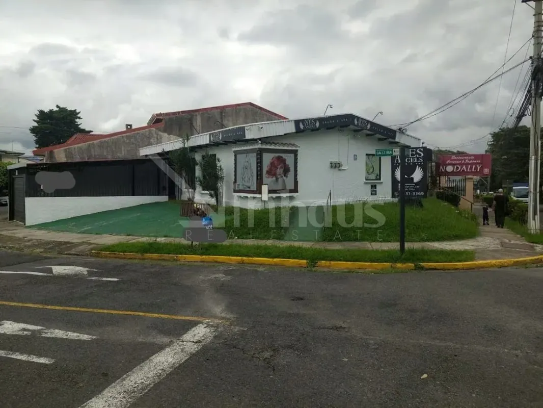 Se vende casa con uso comercial de alto tránsito en Mata Redonda