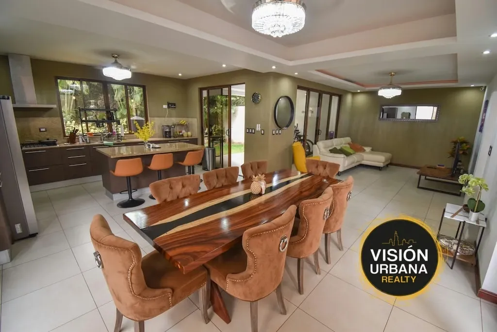 4-bedroom house in the Bosque Escondido Condominium in Brasil de Mora. The property sits on a 366m² lot and has 304.6m² of construction on two levels, distributed as ...