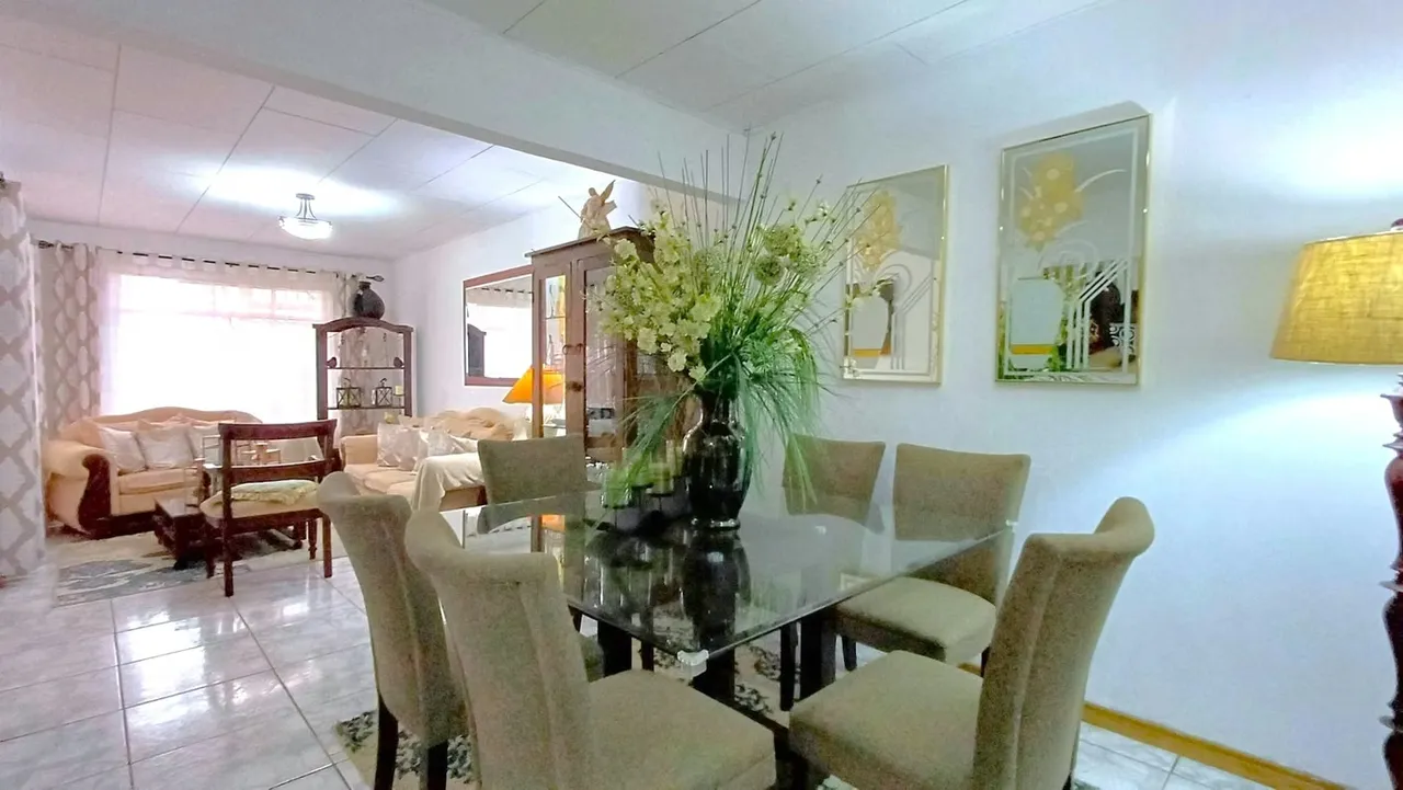 Venta de Casa + APTO en Ipis de Goicoechea. 26-244