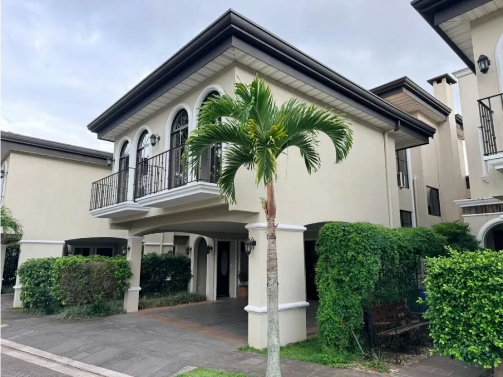 Venta de casa en Colinas de Montealegre, Condominio El Álamo