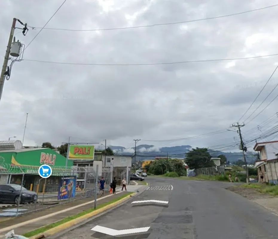 Lot in Ipis de Goicoechea, facing a public road, next to the Pali supermarket