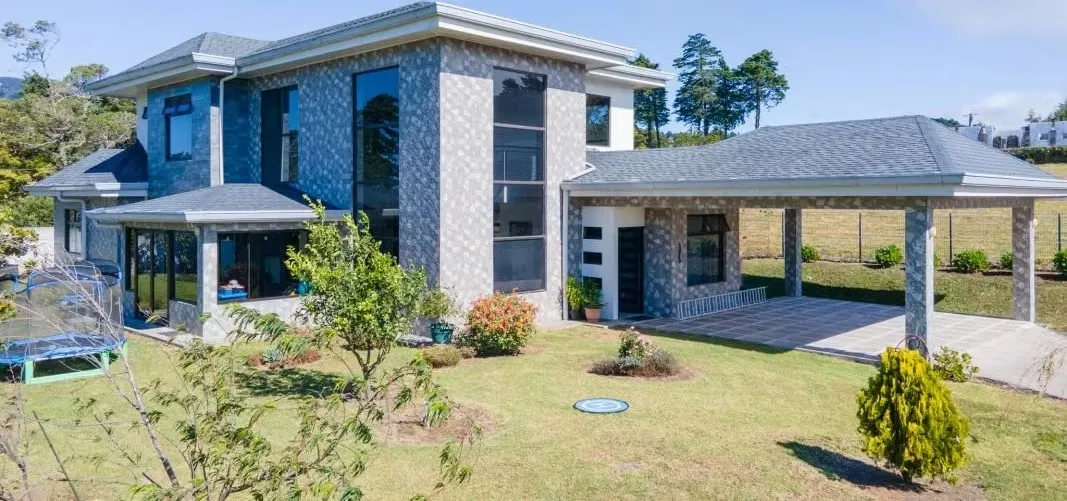 Casa Moderna con Apartamento Independiente y Lote de 1176 m² – Oportunidad en Condominio