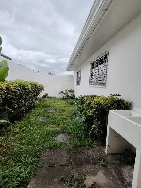 Casa Independiente en Alquiler – San Pedro (Uso Mixto)