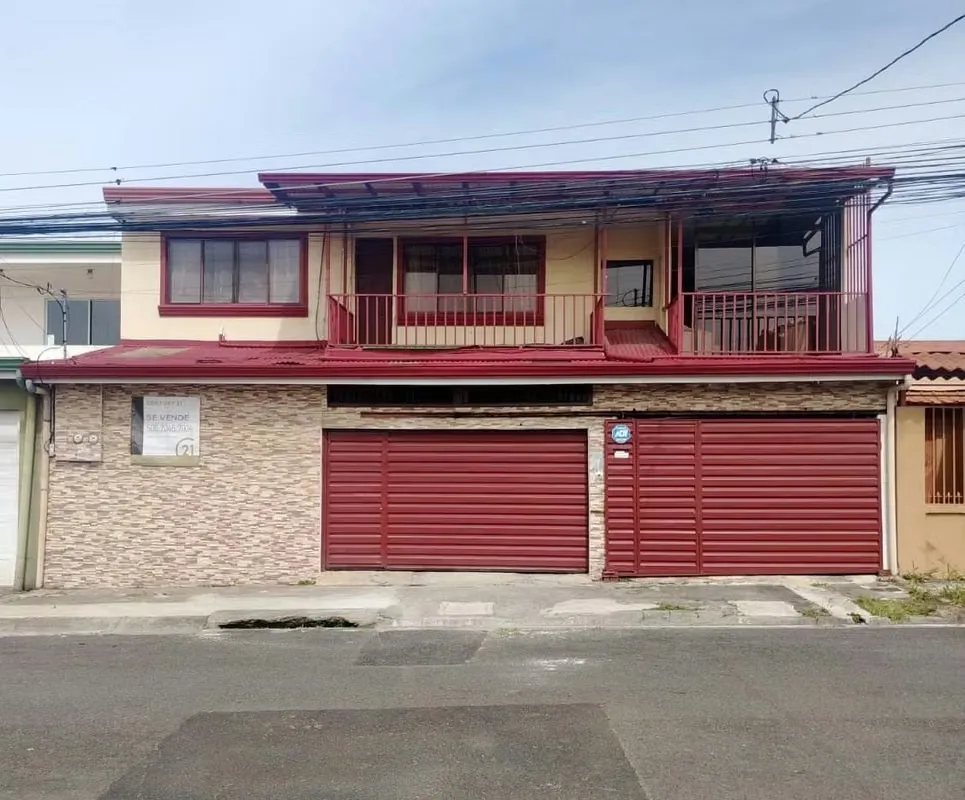 House with apartments for sale in Llorente de Tibás