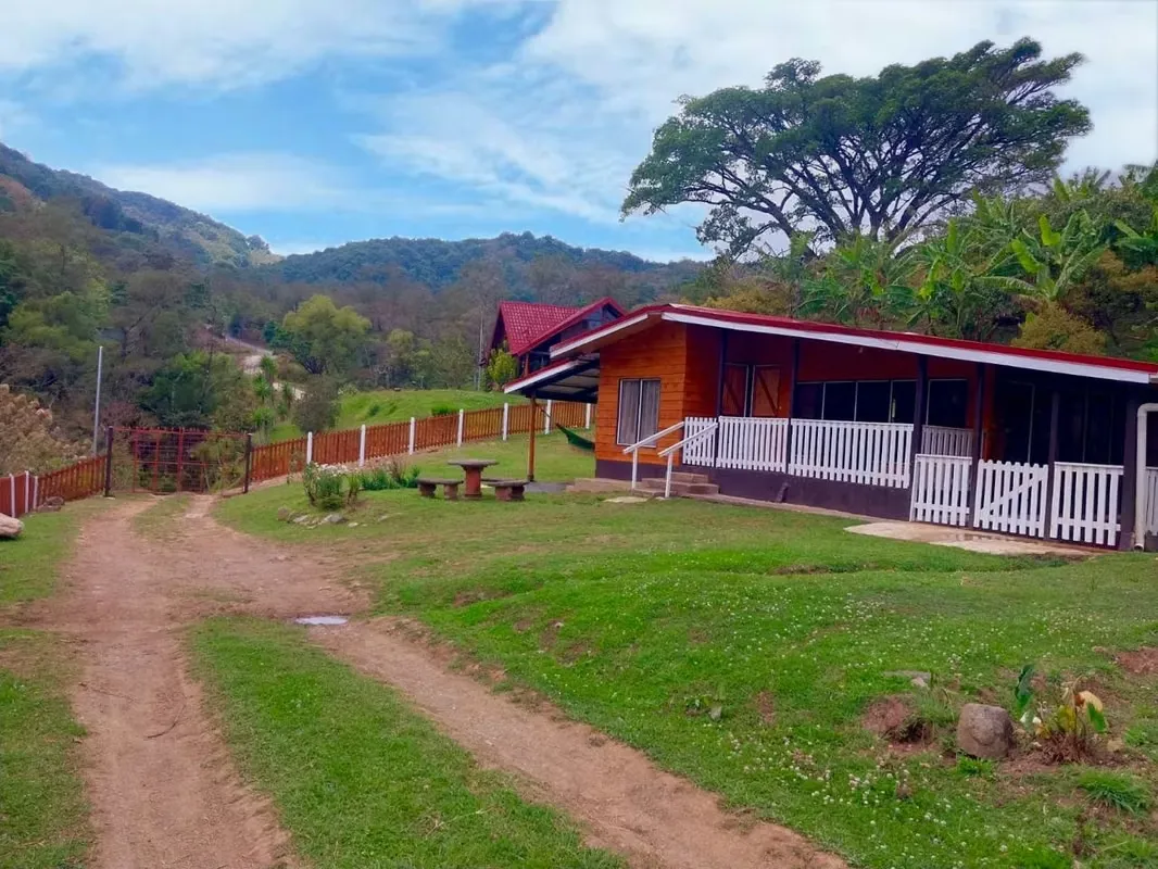 House for rent in Copey de Dota. Perfect for teleworking and relaxation.
