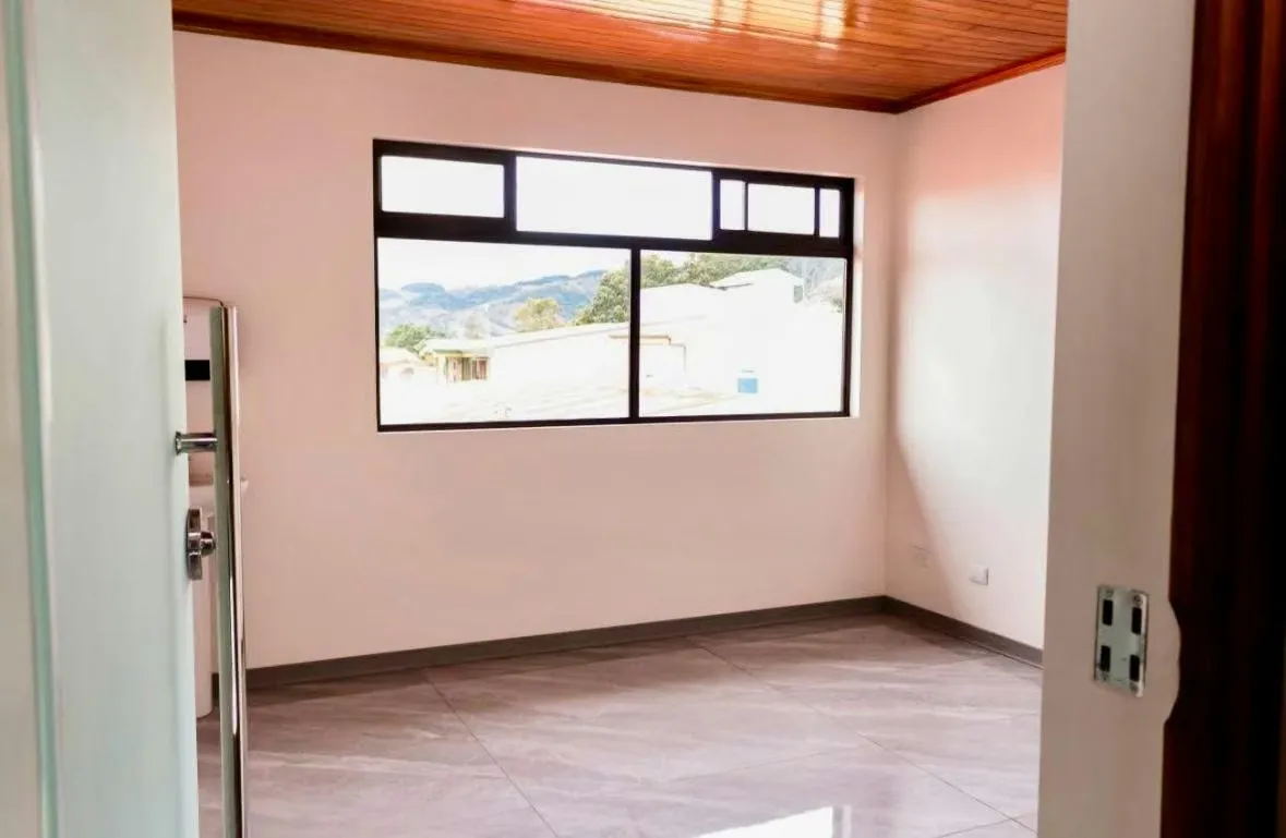 Local comercial y profesional en alquiler – Alta visibilidad y versatilidad de uso VG