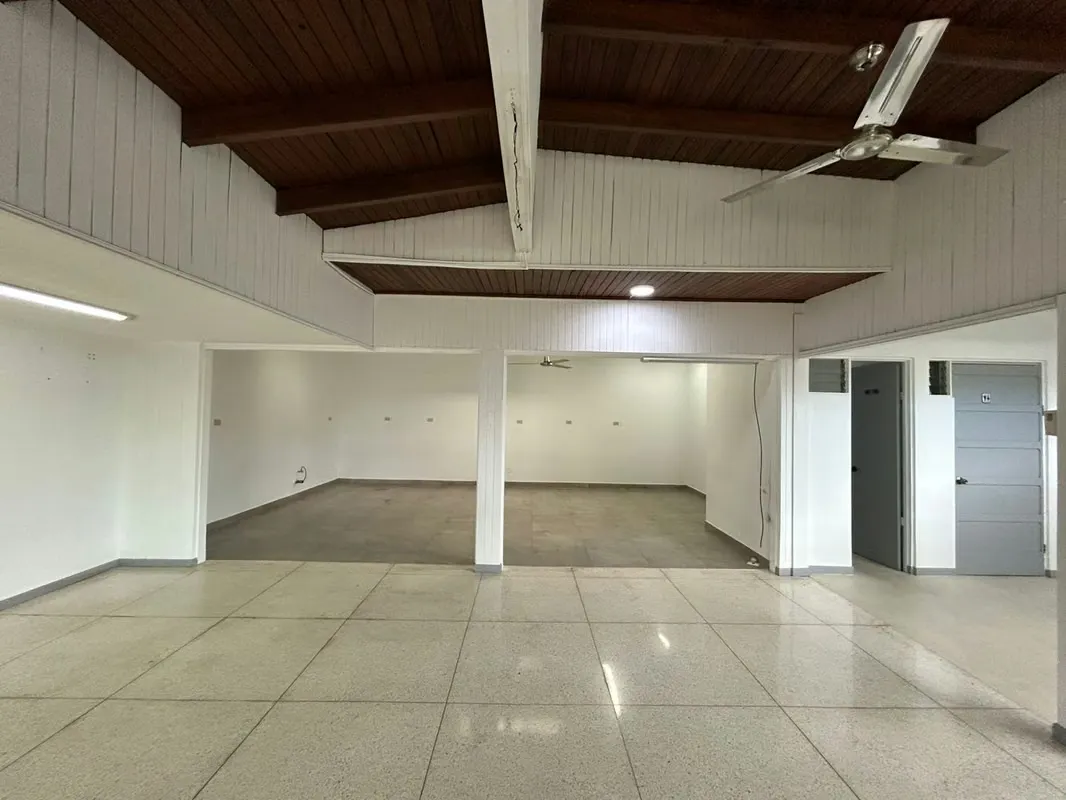 Commercial space for rent with parking in San Pedro. ID 41931