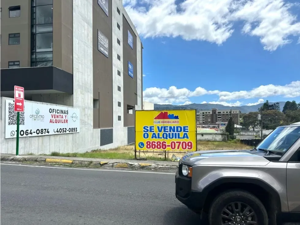 Alquilo Terreno comercial a la par de Momentum Pinares!