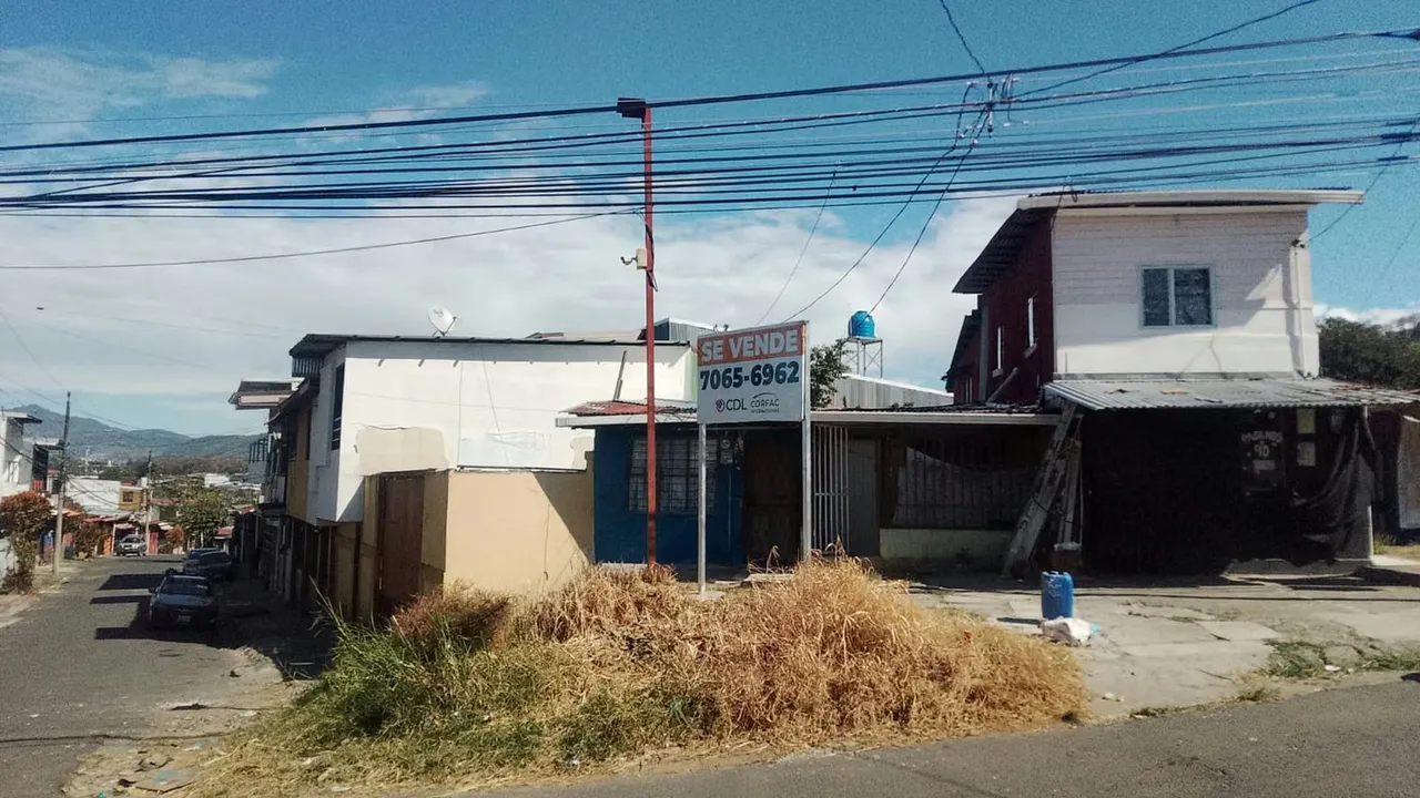 Property sold in Alajuelita with 5 apartments, on asphalt street
