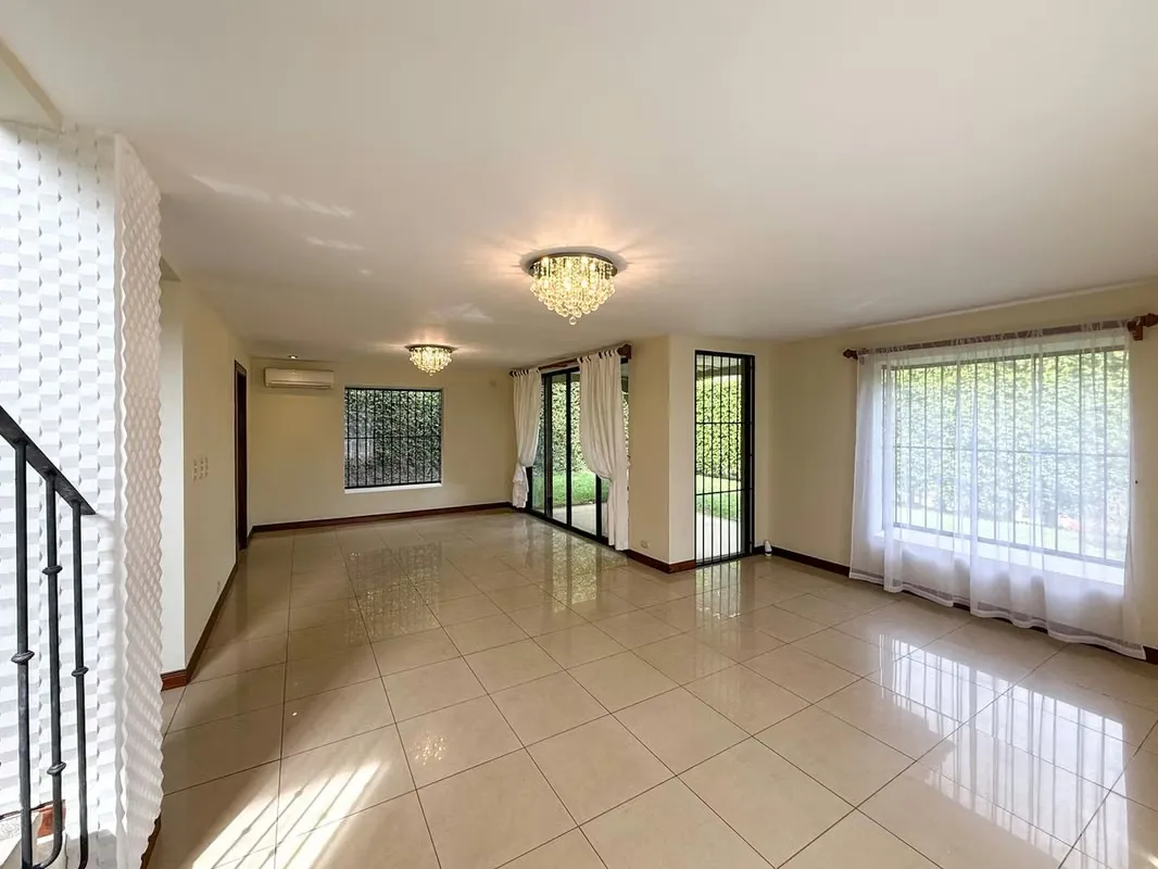 House for rent in Bosque de las Lomas condominium, a very quiet and safe residential complex.