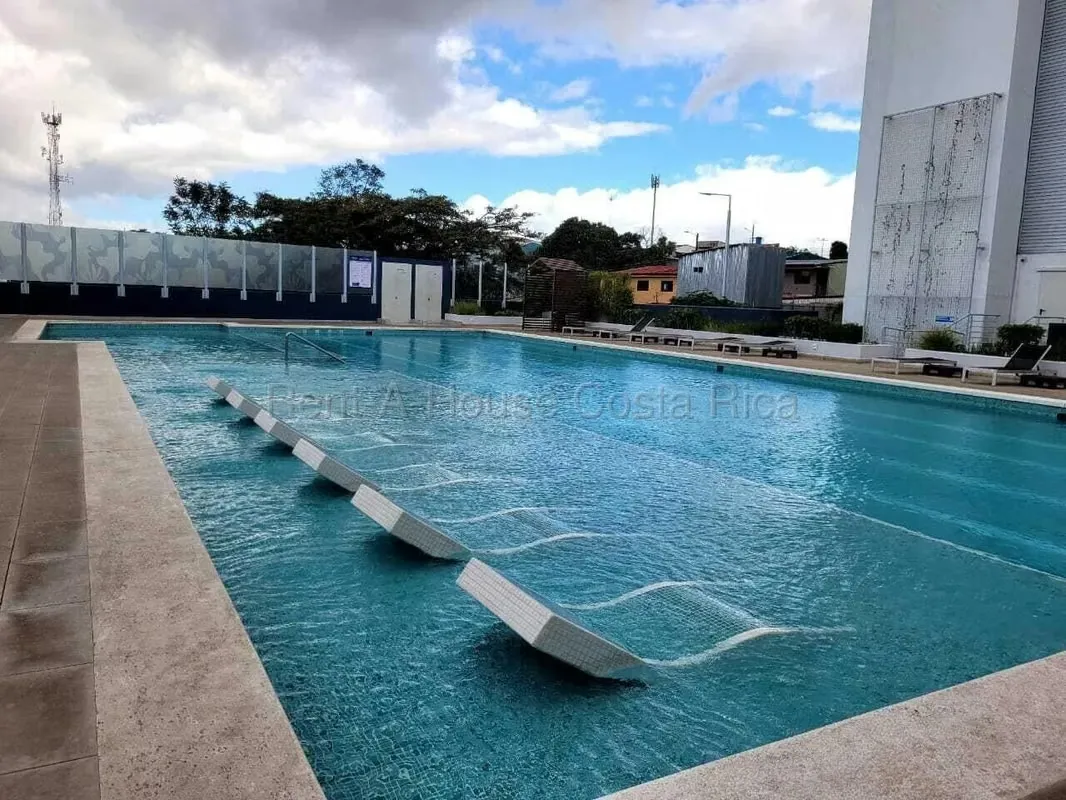 Se vende moderno apartamento de 66 m² ubicado en el piso 5, ideal para vivir o invertir. Cuenta con: 2 habitaciones, la principal con ...