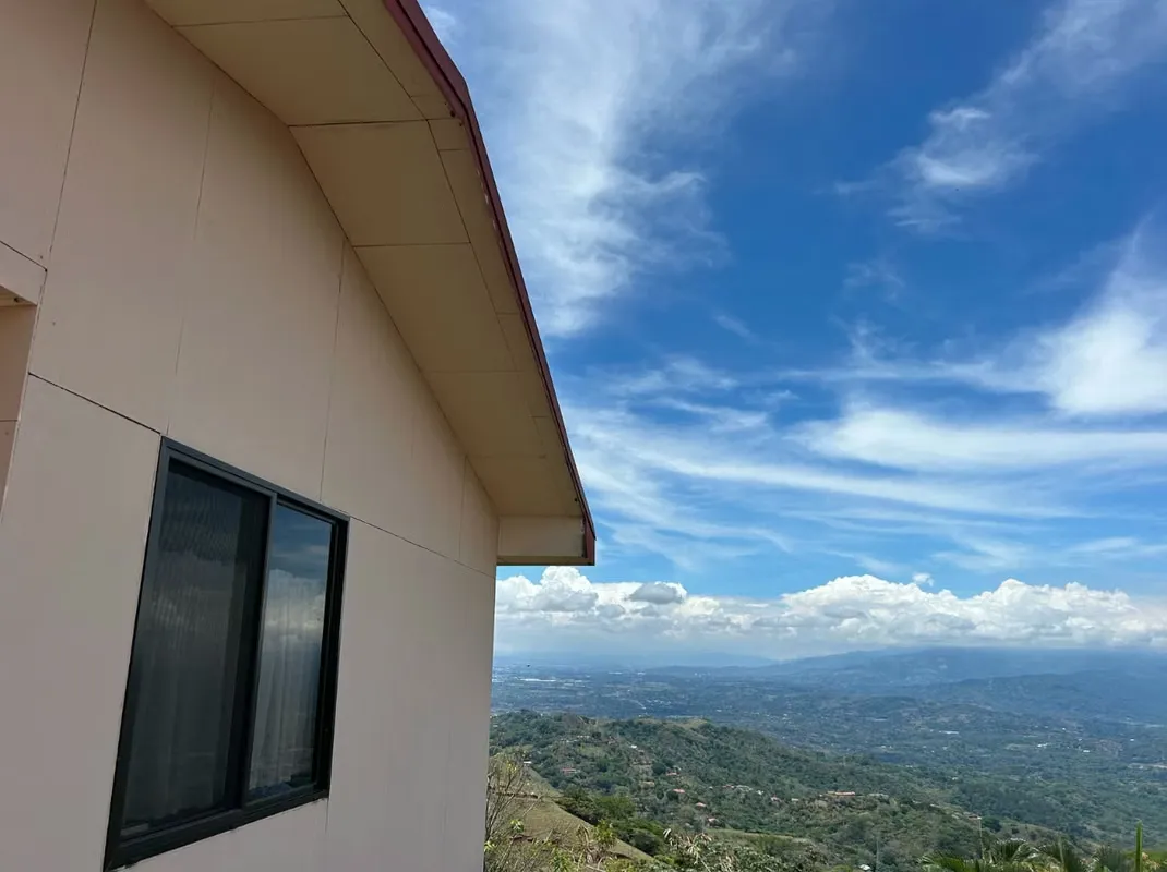 Casa Amueblada con Hermosa Vista en Vistas Atenas