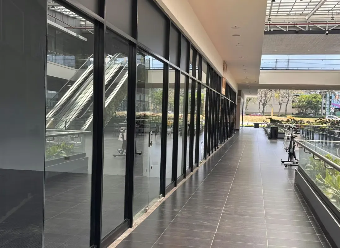 Local comercial en Escazú sobre Ruta 27, San José