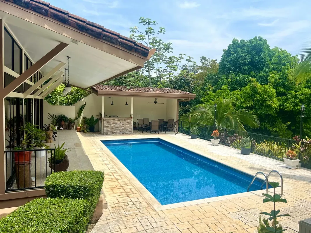 Looking for a beautiful piece of land? Discover this stunning property for sale in Ciudad Colón.