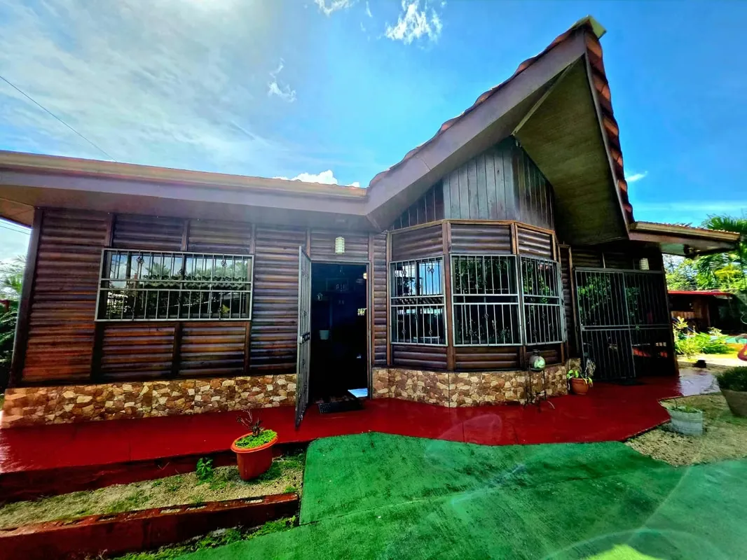 VENTA DE CASA AMUEBLADA, CON PISCINA, ALAJUELA, SAN CARLOS, LA FORTUNA.