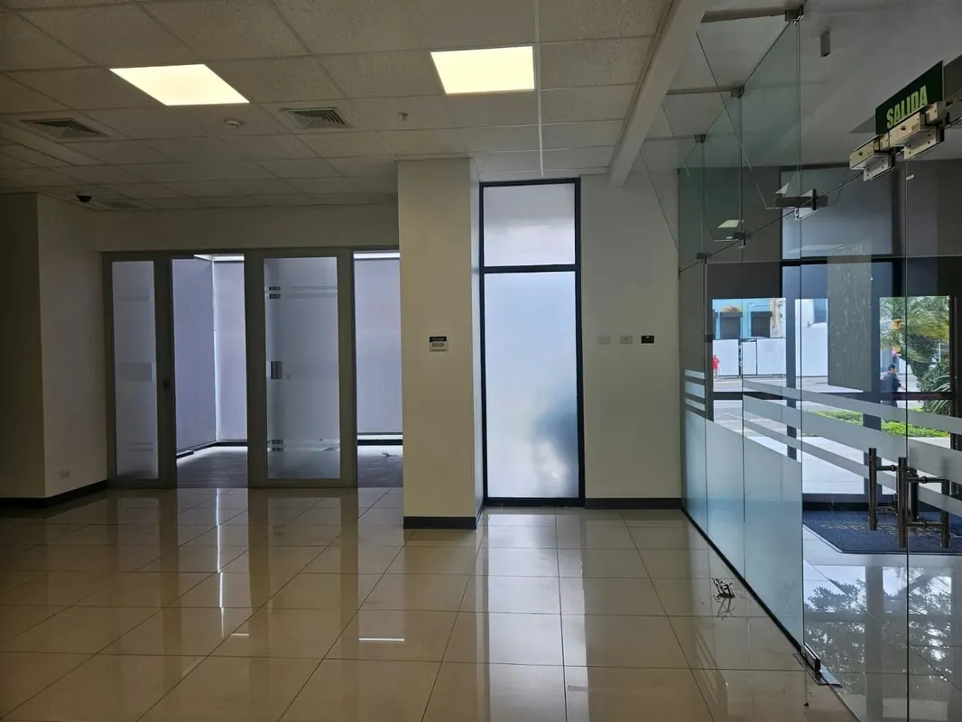 This 99 m² office combines a strategic location with world-class infrastructure, ideal for professional firms ...