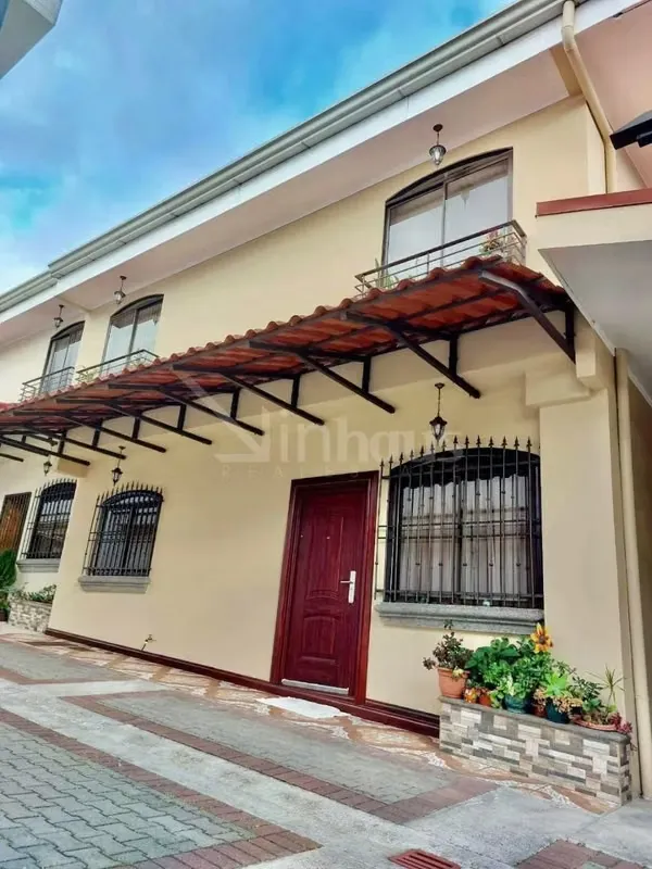 id 42125 Venta de Casa en Condominio de 6 unidades, Pinares,