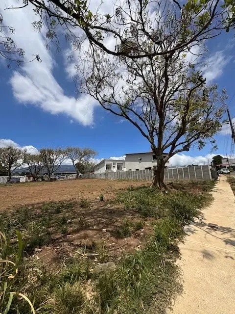 Se vende lote de 1.000 m² con topografía completamente plana, ideal para desarrollar apartamentos, un pequeño ...
