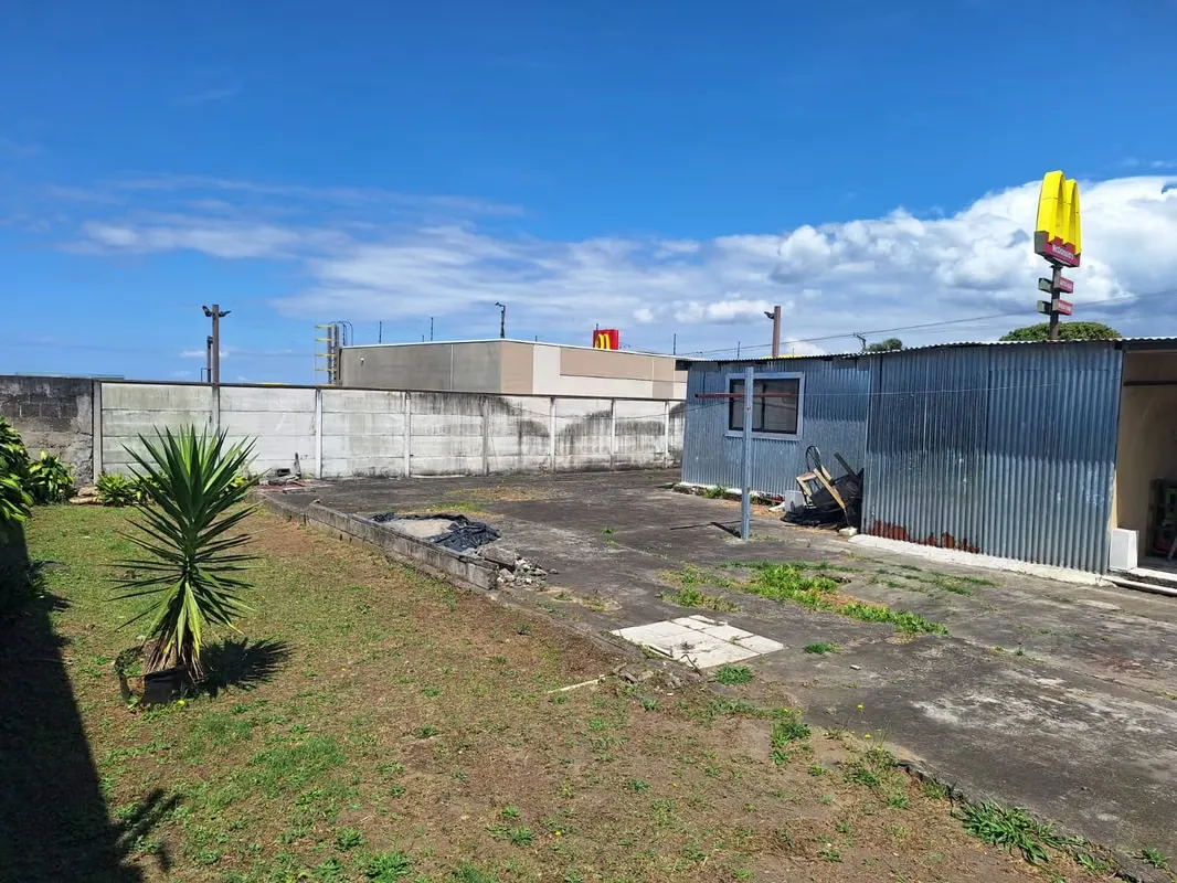 Lote comercial 1.600 m² en Coronado sobre vía principal