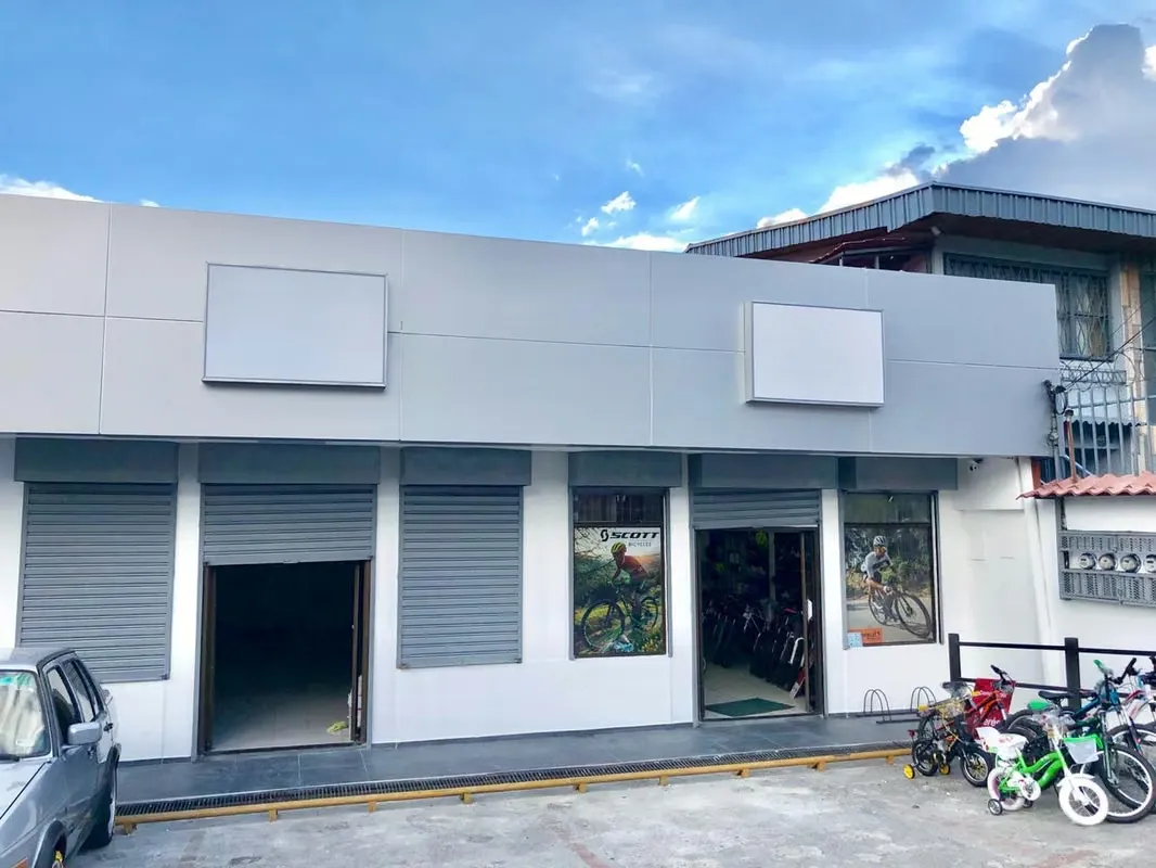 This space offers an excellent layout, including a large area on the first floor, ideal for comfortable and ...