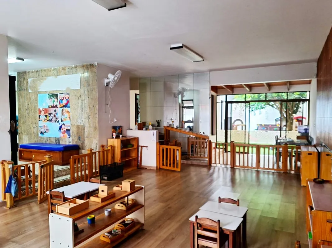 SE ALQUILA CASA COMERCIAL – IDEAL PARA CENTRO EDUCATIVO, CLÍNICA U OFICINAS ( AA 1377 1)