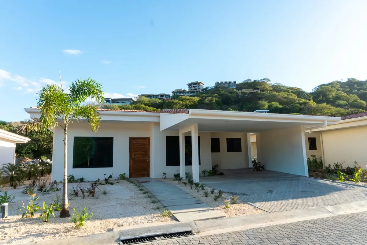 Estrene Villa de 3 Habitaciones en La Caleta, Coco Bay Estates – Playas del Coco