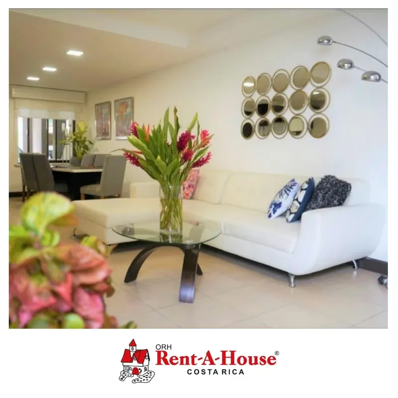 Casa en Venta en Colón de Mora | 3 Habitaciones | Condominio con Piscina | $210,000