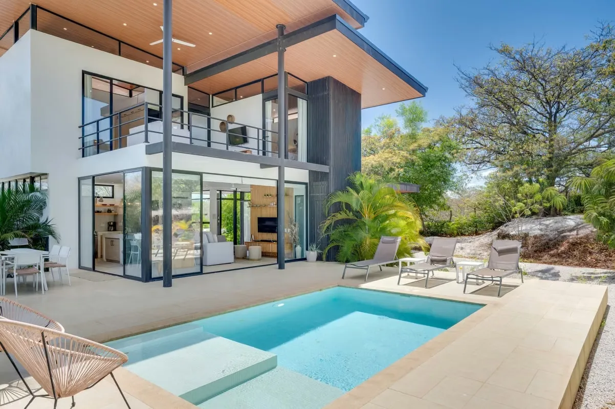 Propiedad en amplio lote de 1.220 m² – Dos casas independientes – Excelente inversión en Guanacaste