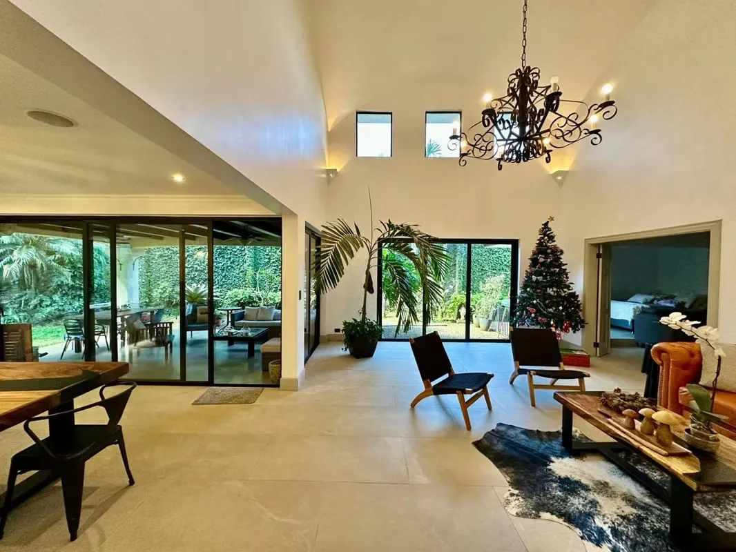 En venta &amp; alquiler | Casa exclusiva en San Antonio de Escazú