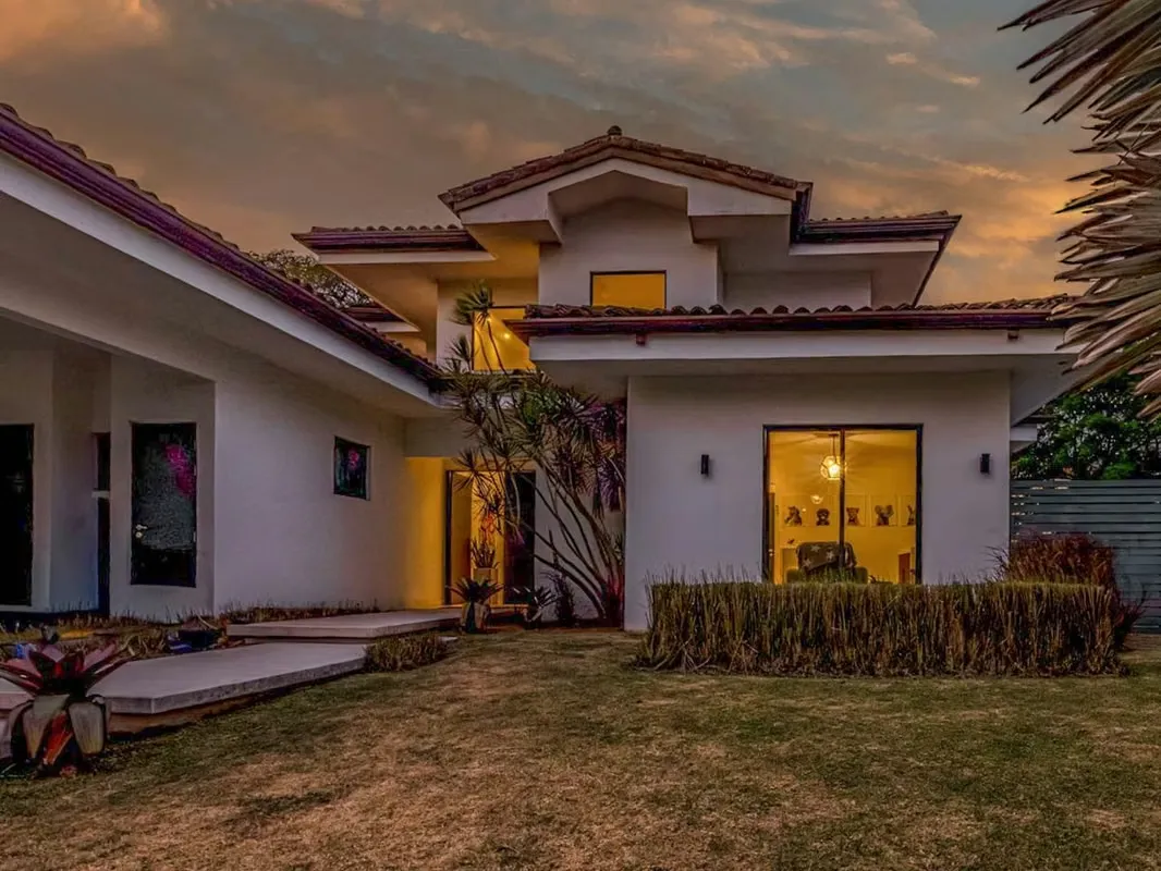 VENTA DE CASA EN VALLE DEL SOL*