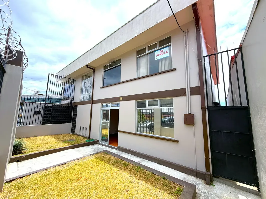  Edificio Corporativo en Alquiler en González Lahmann | Oficinas con Parqueo y Ubicación Estratégica