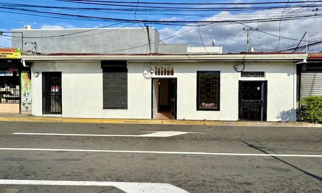  Se Alquilan Locales Comerciales Céntricos en San Joaquín de Flores, Heredia.