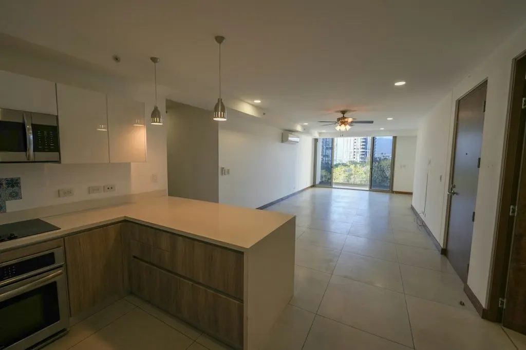 Descubre este elegante apartamento ubicado en una de las zonas más exclusivas y convenientes de Rohrmoser. Diseñado para ...