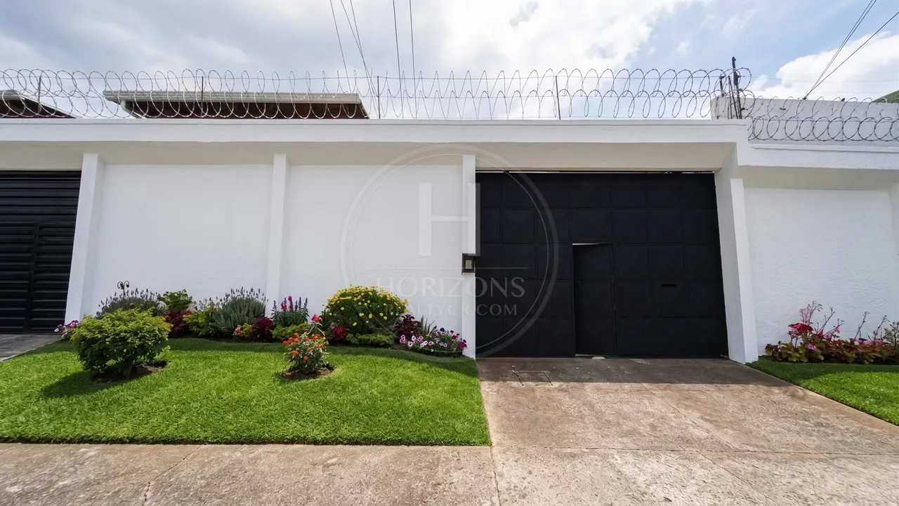 Alquiler de casa para uso comercial en Barrio Dent, San José con parqueo para 7 vehículos, 5 amplios aposentos y agradables zonas ...