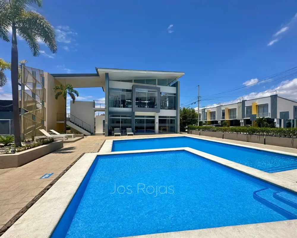 Modern 3-Bedroom House for Rent in Condominio Vía Heredia