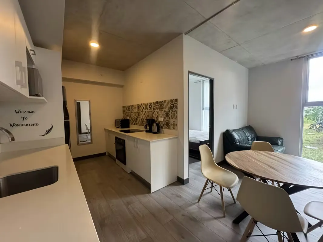 ¿Buscás un estilo de vida único en el edificio más icónico de San José? Este apartamento completamente equipado es la mezcla perfecta de ...