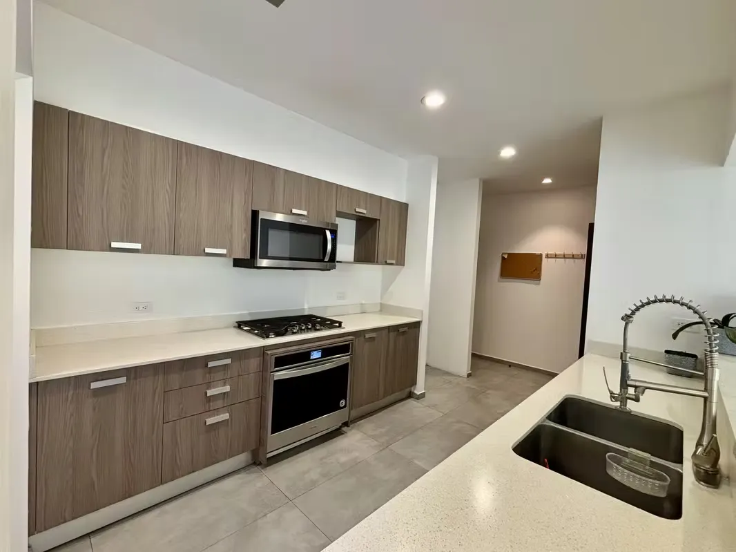 ¿Buscas una casa que lo tenga todo? Esta espectacular residencia de 217 m² dentro de un exclusivo condominio de solo 20 casas combina ...