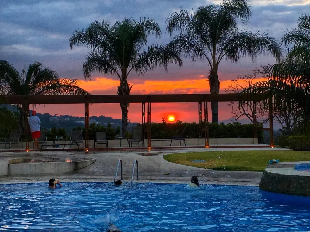 Hermoso apartamento en planta baja, ideal para familias con niños o adultos mayores, ya que no cuenta con escaleras, ...