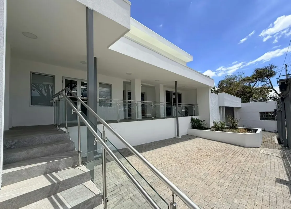 ALQUILER DE PROPIEDAD COMERCIAL EN ROHRMOSER!! P611