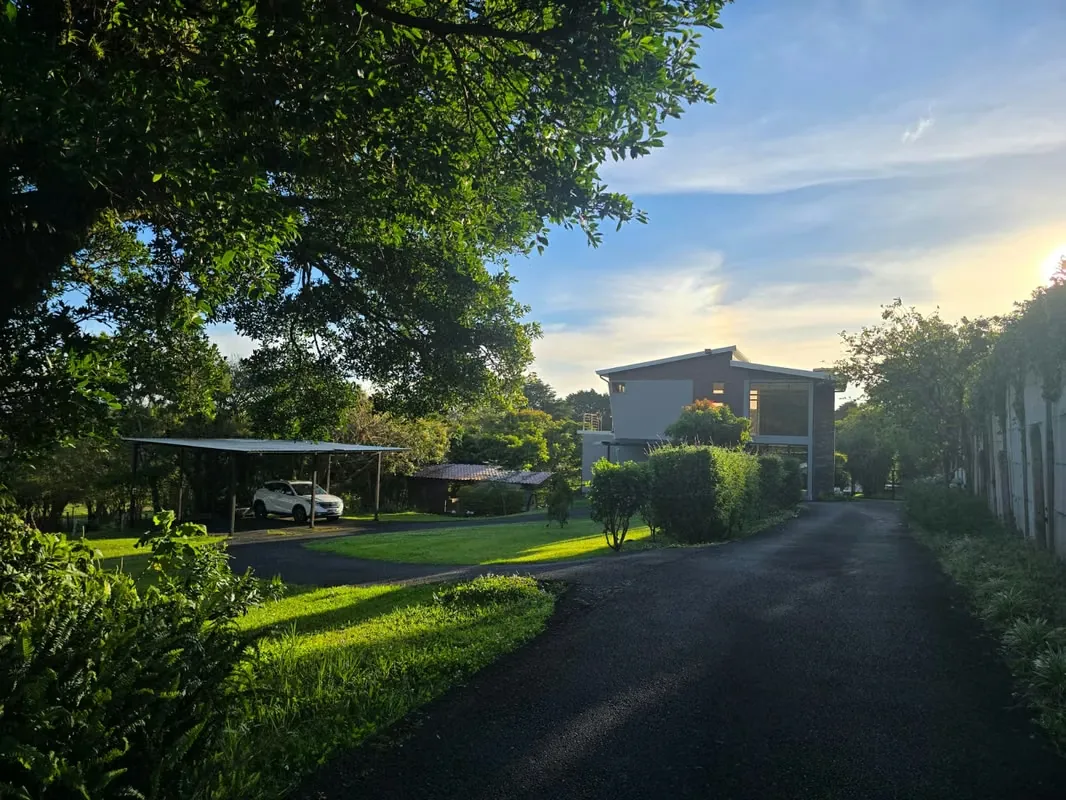SPECTACULAR HOUSE IN SAN RAFAEL OF HEREDIA!