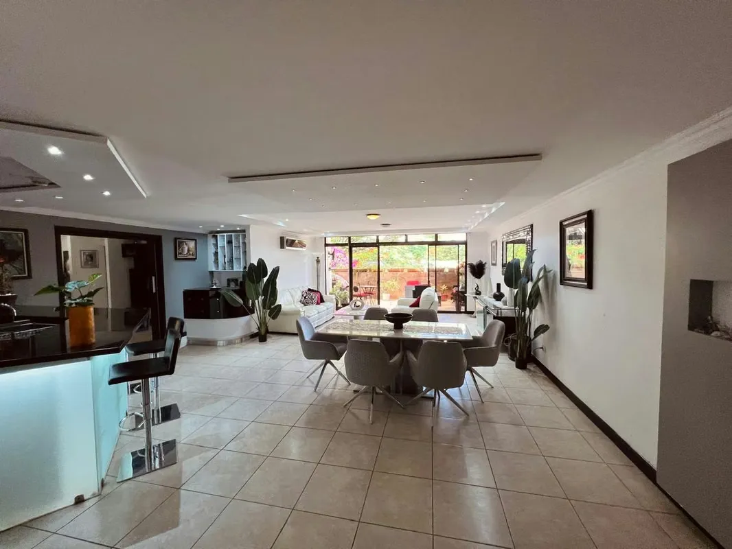 SPACIOUS CORNER PENTHOUSE FOR SALE