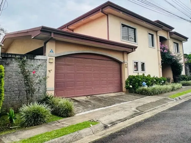 Venta de Casa en Flores-San Joaquín de Heredia. 26-1291