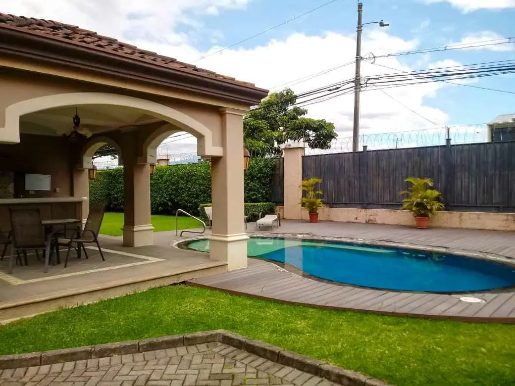 VENTA PARA INVERSION DE CASA EN RESIDENCIAL VALLE DEL SOL
