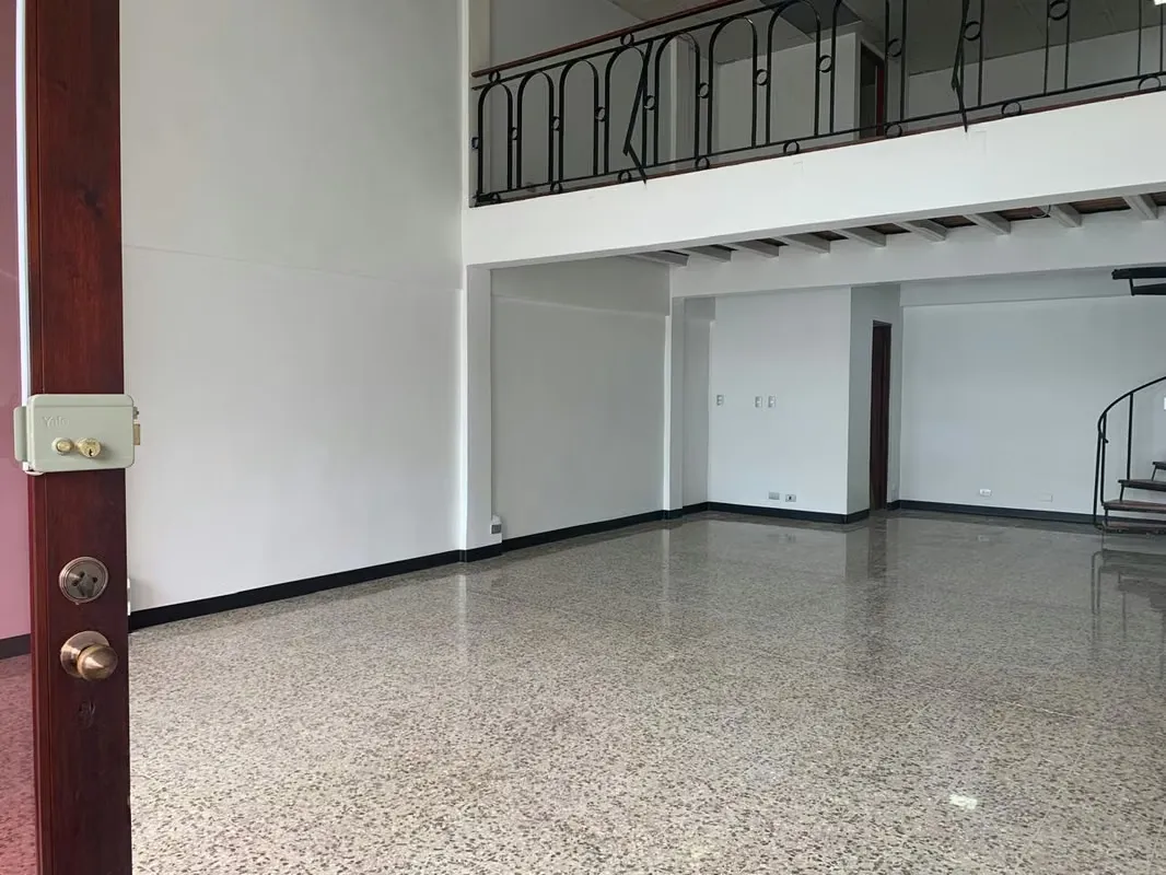 Alquilo locales comerciales cerca de Paseo Colón