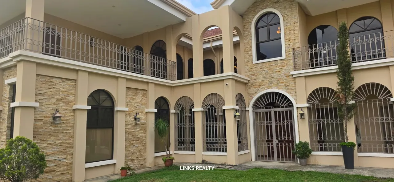 Alquiler Townhouse amueblado Cariari golf.