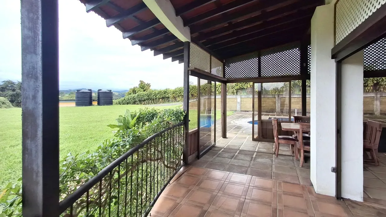 Venta de Finca en lote de 18.372 m2 Oportunidad en Atenas