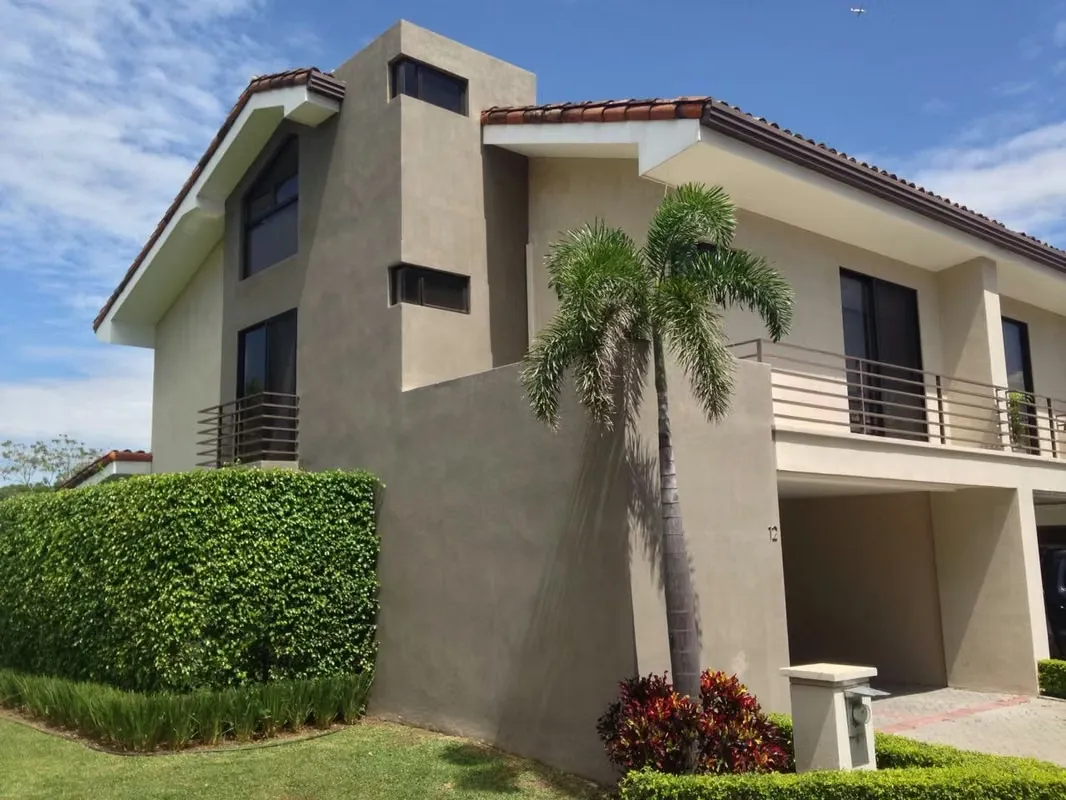 HOUSE FOR SALE IN PARQUES DEL SOL WITH APPLIANCES FOR INVESTMENT