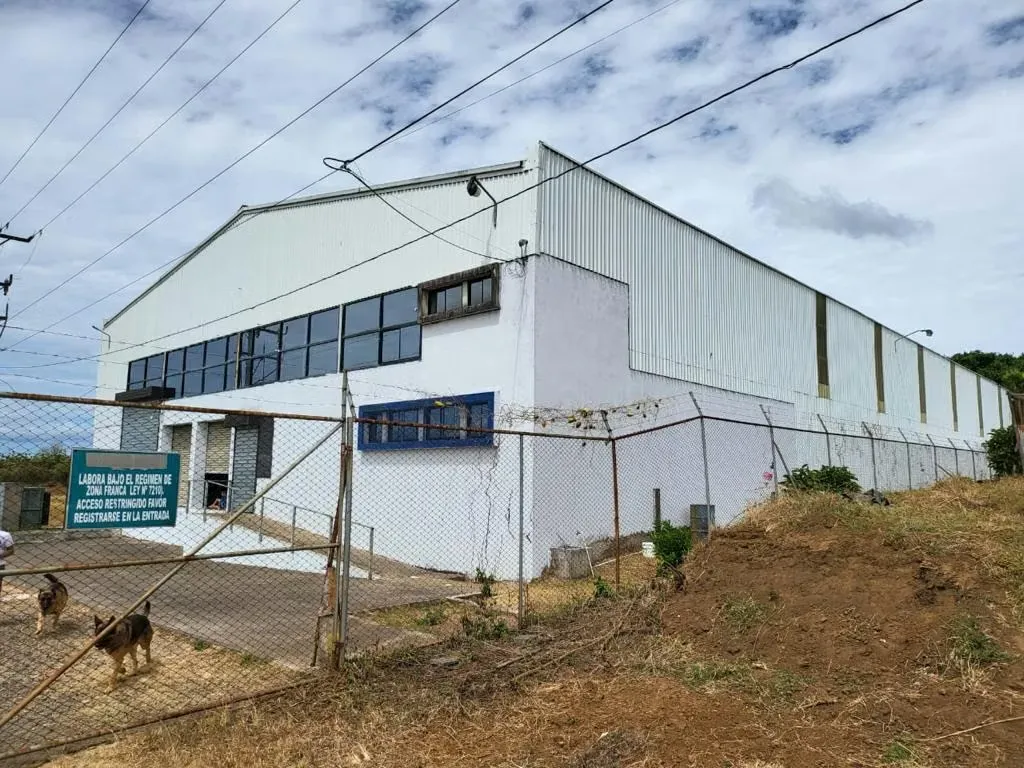 Excellent winery, in industrial complex with excellent geographical location in the industrial core of Heredia